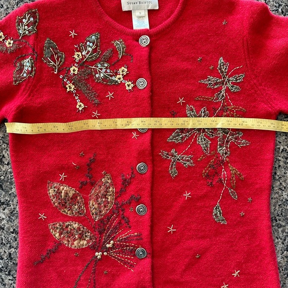 ✨VTG✨SUSAN BRISTOL Beautiful Vintage
Red Wool Embellished Size Small BUTTON UP - Picture 10 of 11